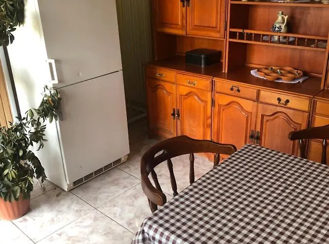 شقة Toerpi Halmaj